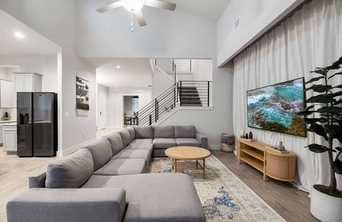 Austin House | Modern 4B House with Office & Breakfast | Rated 10/10