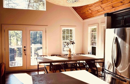 Dahlonega House | Elegant Modern Cabin Nestled in Dahlonega Forest