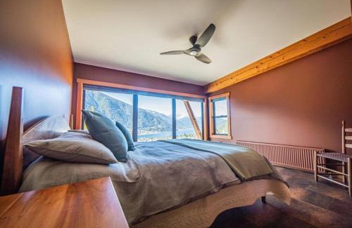 Nelson Villa | Modern Timberframe Retreat with Iconic Views & Breakfast