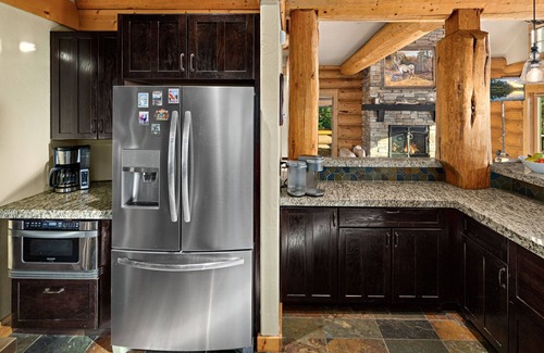 Cle Elum Cabin | Exclusive Mountain Lodge with Spa and Ocean Views