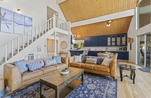 Blue Jay Cabin | Luxe Mountain Retreat! Lake & Village Close! Game Room- AC- BACK UP Generator!