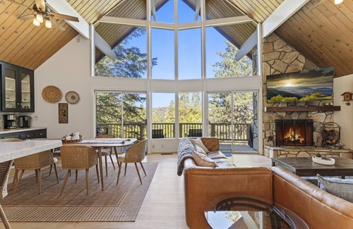 Blue Jay Cabin | Luxe Mountain Retreat! Lake & Village Close! Game Room- AC- BACK UP Generator!
