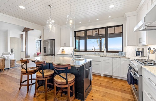 Laurel Park House | Idyllic Mountain-View Retreat with Private Hot Tub & Chef's Kitchen