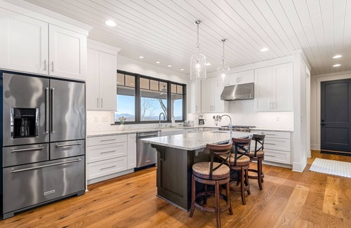 Laurel Park House | Idyllic Mountain-View Retreat with Private Hot Tub & Chef's Kitchen