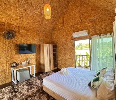 K. Phu Pieng Bed & Breakfast | Pet-Friendly Nan Terrace View King Room for Memorable Stays