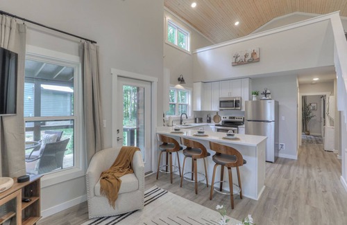Monteagle Cabin | Guest Rated 10/10: Luxe Nest at The Retreat on Sunset Bluff