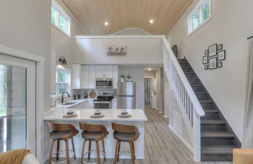 Monteagle Cabin | Guest Rated 10/10: Luxe Nest at The Retreat on Sunset Bluff