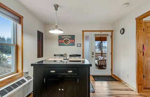 New Lisbon Cabin | Elegant New Lisbon Cabin: Family-Friendly Retreat Awaits