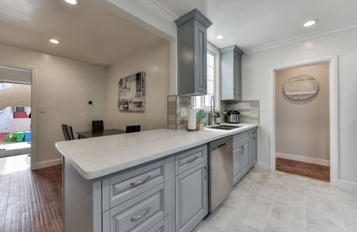 Outer Mission House | Modern 2BR City View Retreat in SF with Great Amenities