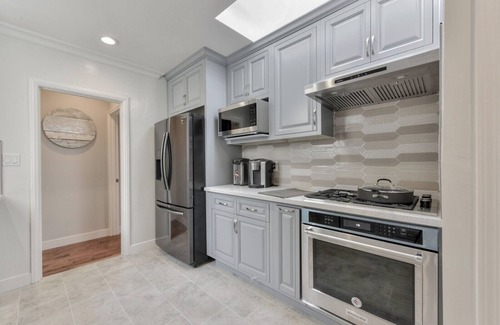 Outer Mission House | Modern 2BR City View Retreat in SF with Great Amenities