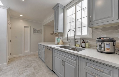 Outer Mission House | Modern 2BR City View Retreat in SF with Great Amenities