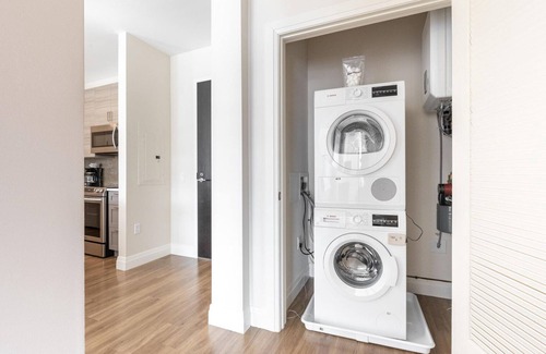 Newtonville Apartment | Comfortable Newton 2BR with Kitchen Near Dining & Shopping