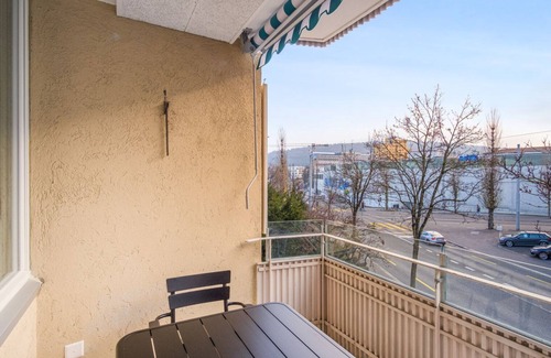 Oerlikon Apartment | Modern Oerlikon 3.5 Room w/ Balcony, Steps to Train Station