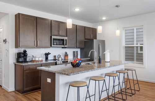 North Chesterfield Apartment | Luxe Penthouse 'n Old Town Manchester with Views!