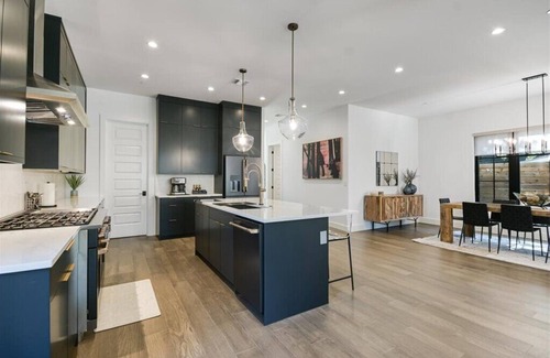 South Lamar House | Luxe Pool Oasis: Walk to Dining!