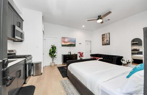 East Downtown Houston Apartment | Luxe Private Studio
