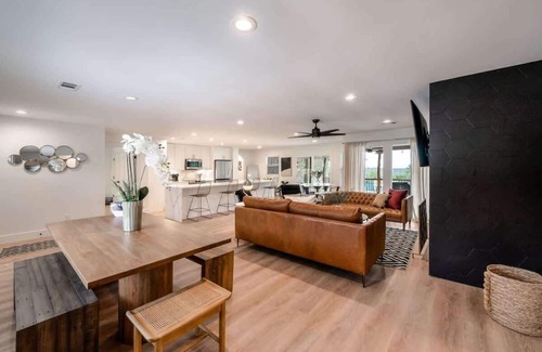 West Oak Hill House | Luxe Ranch Life-Heated Pool-Spa. 10 Min Downtown!