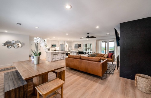 West Oak Hill House | Experience Luxe Ranch Life with Pool, Spa & Firepit
