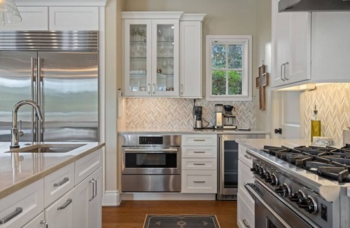 Long Canyon House | Inviting Home with Huge Pool and Exciting Sports Activities