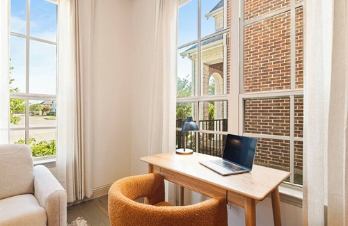 Frisco House | Luxe Retreat with EV Charger & Putting Green