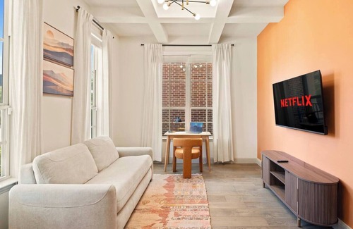 Frisco House | Luxe Retreat with EV Charger & Putting Green