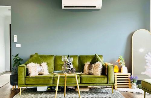 Rokeby House | Luxe Retreat with Spa - Near airport & CBD