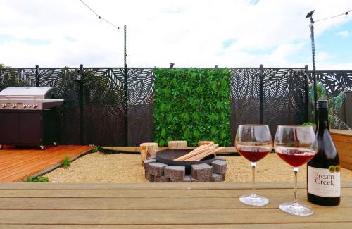 Rokeby House | Luxe Retreat with Spa - Near airport & CBD