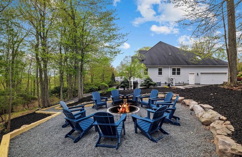 Lake Harmony House | Luxe,Sleeps20,Bar&Lounge,Karaoke,HotTub,GameRoom