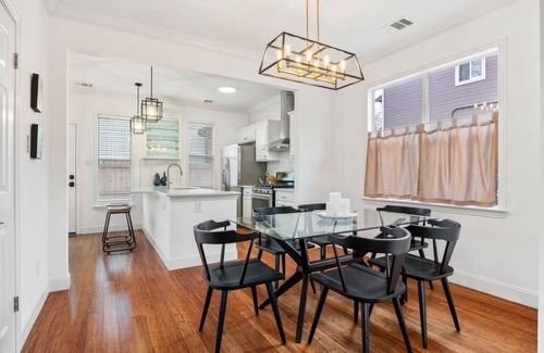 East Cesar Chavez House | Premier Spa Guesthouse - Short Walk to Downtown and Lake View!