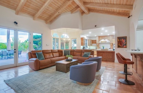 Poway House | Poway Villa - Private Resort with Pool and Spa Amenities