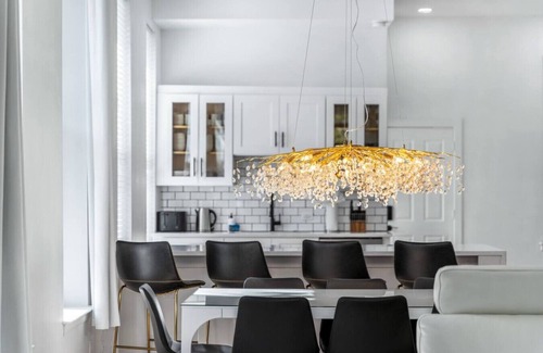 West Town House | Exceptional Bucktown Home with Secure Parking & Breakfast