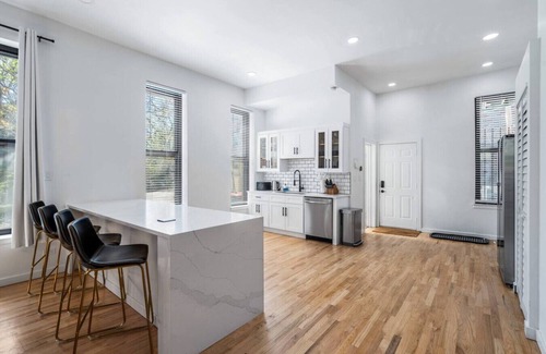 West Town House | Exceptional Bucktown Home with Secure Parking & Breakfast
