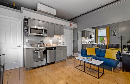 Beacon Apartment | Luxe Studio 2: Guest Rated 10/10 with Kitchen & Steam Shower