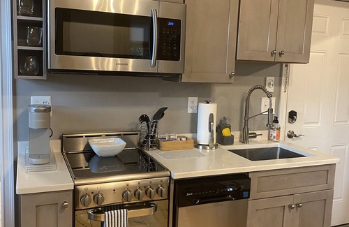 Beacon Apartment | Luxe Studio 2: Guest Rated 10/10 with Kitchen & Steam Shower