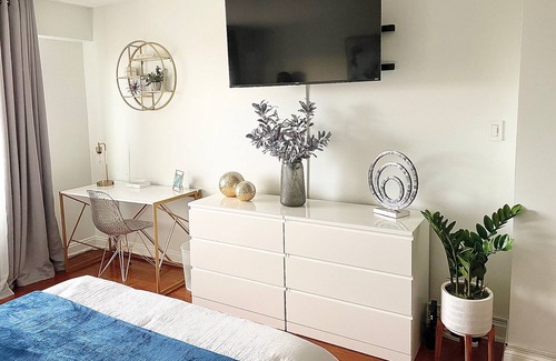 Ampere Apartment | Luxe Studio Apt w/ Partial NYC View... Mins to NYC