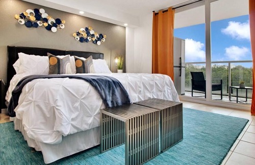 Palm Beach Apartment | Ocean View Condo with Private Beach & King Bed Retreat