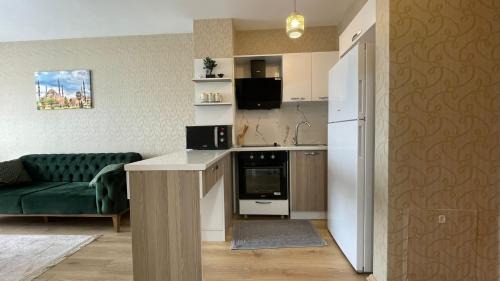 Esenyurt Apartment | Convenient 1-Bedroom Hotel with Free WiFi & Parking