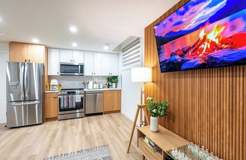 Calgary Apartment | Luxe Suite | Beautyrest Beds | Heated Bath Floor