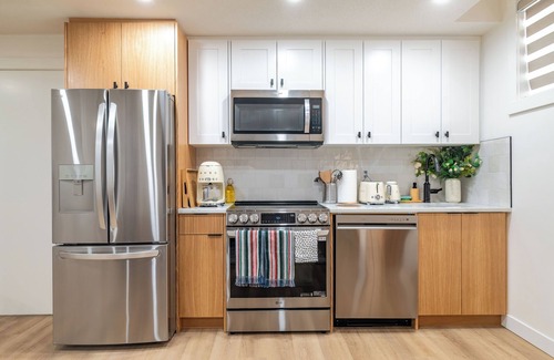Calgary Apartment | Luxe Suite | Beautyrest Beds | Heated Bath Floor