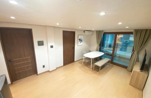 Seogyo-dong Apartment | Elegant Luxe Suite Room with Breakfast & Hot Tub Access