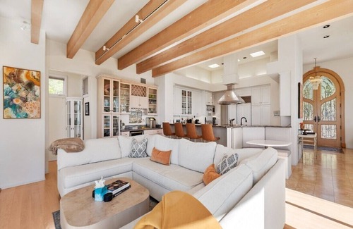 Country Club House | Elegant Oceanview Villa in La Jolla with Pool & Hot Tub