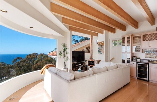 Country Club House | Elegant Oceanview Villa in La Jolla with Pool & Hot Tub