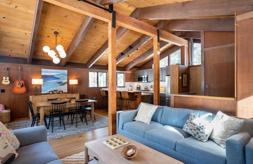 Tahoe Woods Cabin | Midcentury Modern Tahoe Cabin Near Lake with Spa Amenities