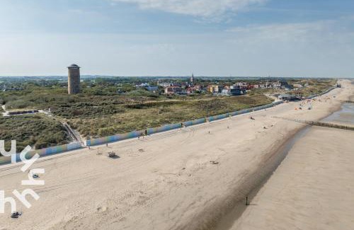 Domburg Apartment | Tranquil Tinyhouse Domburg in the Heart of the City
