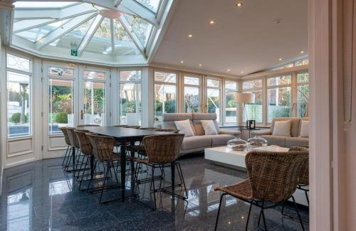Houthalen Villa | Luxe Vacation Villa with swimming pool, 5 bedrooms