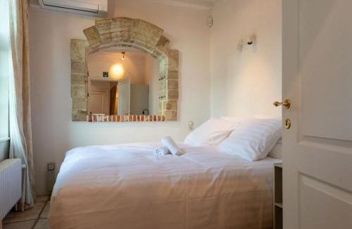 Houthalen Villa | Luxe Vacation Villa with swimming pool, 5 bedrooms