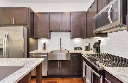 Uptown Apartment | Relaxing Vibes Suite | Perfect Galleria Getaway