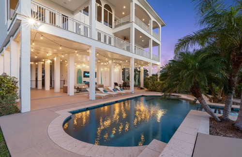 Tarpon Springs Villa | Elegant Waterfront Retreat with Pool & Gulf Access