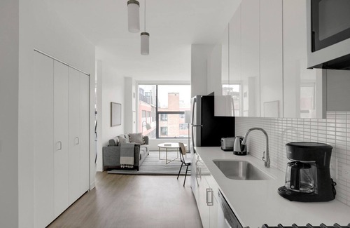 West Loop Apartment | Modern West Loop Studio with Pool & Gym in Greektown