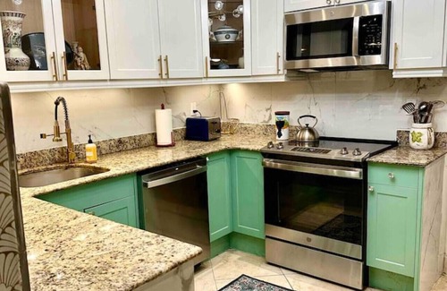 Hallandale Beach House | Relax at Luxe Zen Water King with Private Heated Pool